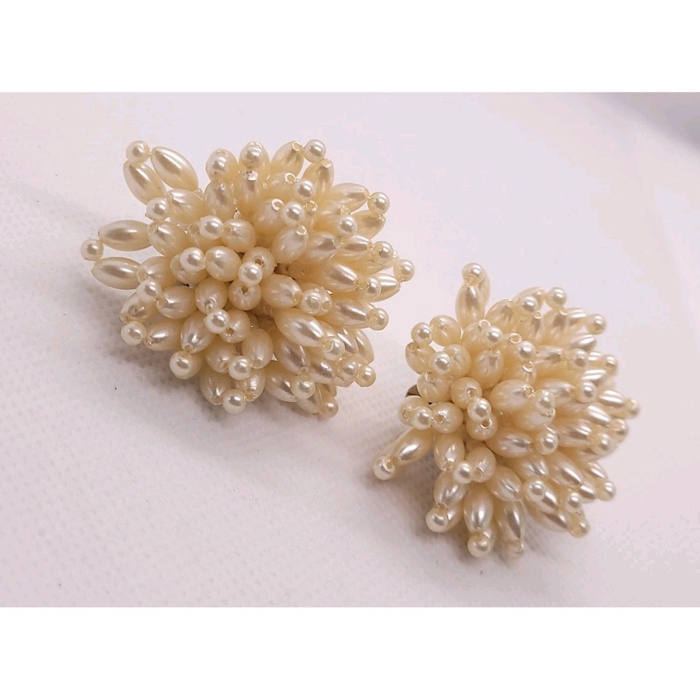 Vintage 1950s 1960s Faux Pearl Beaded Cluster Clip On Earrings